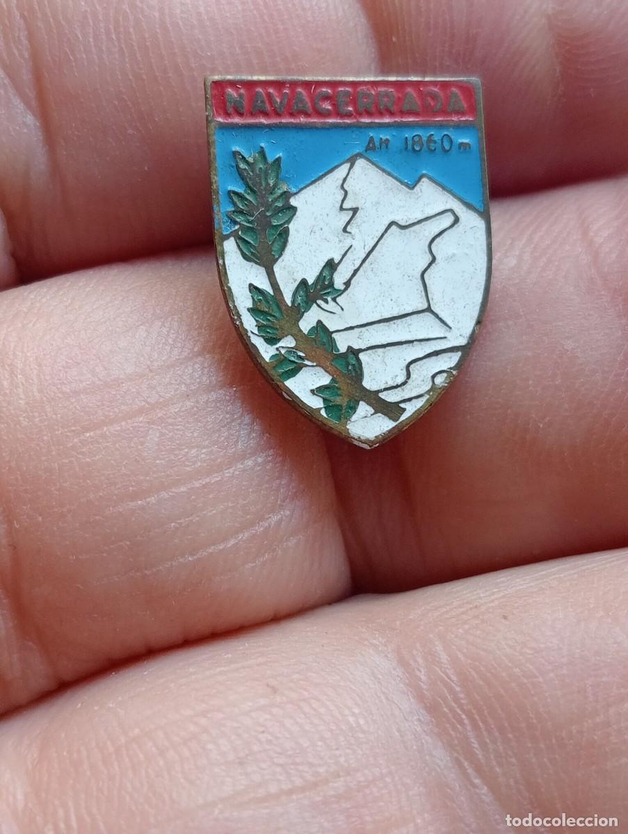 Coleccionismo deportivo: INSIGNIA MONTA&Ntilde;A ESQUI ALPINISMO MONTA&Ntilde;ISMO NAVACERRADA SKY