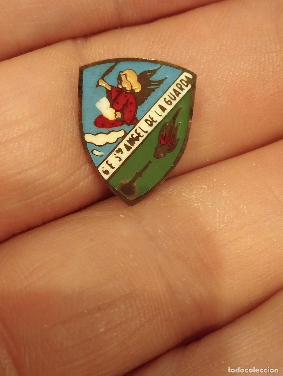 Coleccionismo deportivo: INSIGNIA GRUPO EXCURSIONISTA SANTO ANGEL DE LA GUARDA MONTA&Ntilde;A ESQUI ALPINISMO MONTA&Ntilde;ISMO SKY