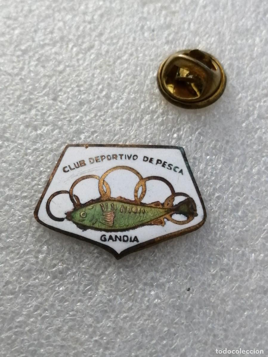 Coleccionismo deportivo: PINS 000 &Uacute;NICO GAND&Iacute;A CLUB DEPORTIVO DE PESCA ESMALTADO FUEGO ANTIGUO VALENCIA PESCADOR DEPORTE