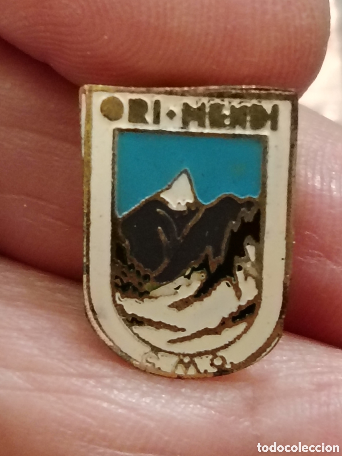 Coleccionismo deportivo: Insignia antigua de monta&ntilde;a Ori mendi CMO