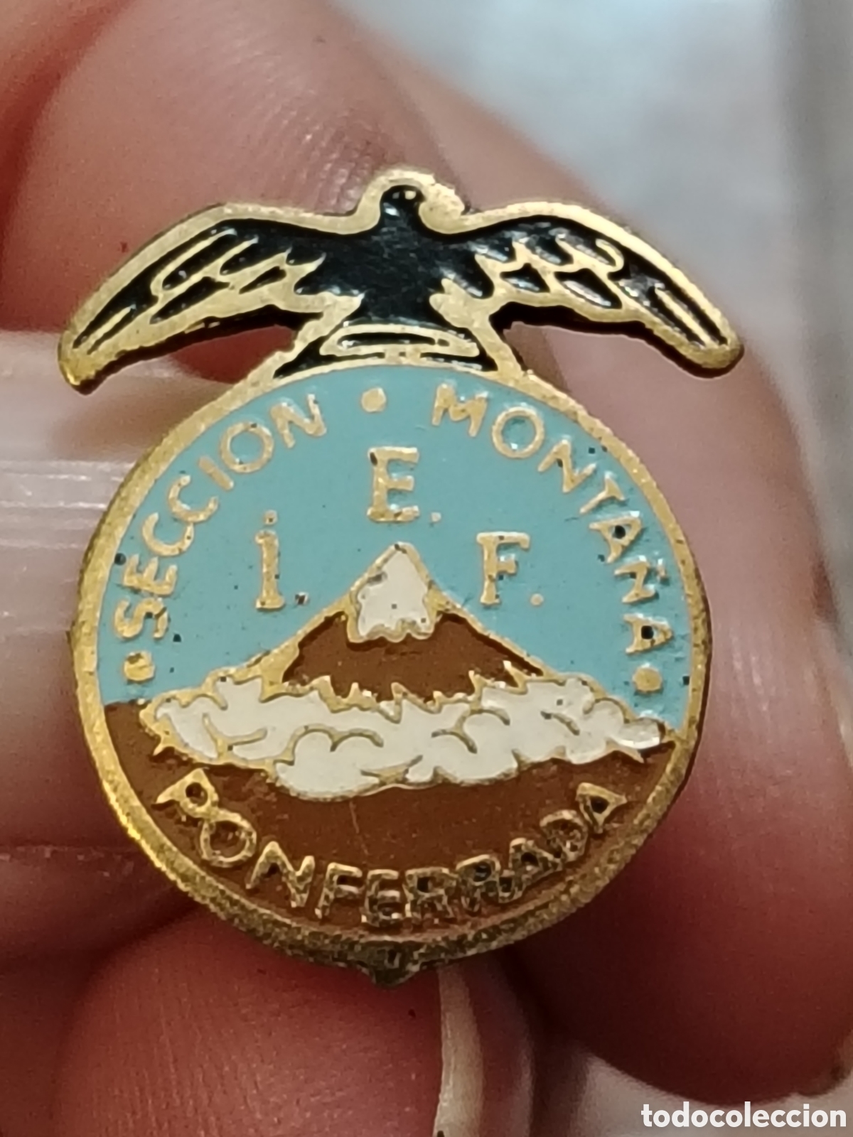 Coleccionismo deportivo: Insignia secci&oacute;n monta&ntilde;a de Ponferrada