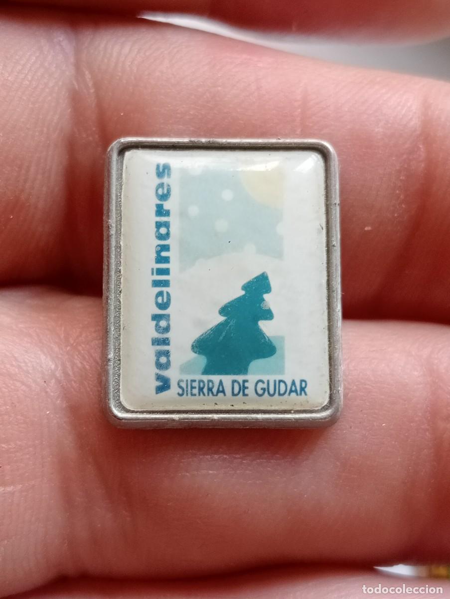 Coleccionismo deportivo: PINS MONTA&Ntilde;ISMO VALDELINARES SIERRA DE GUDAR TURISMO ALPINISMO ,ESQUI, ALPINO , MONTA&Ntilde;ERO