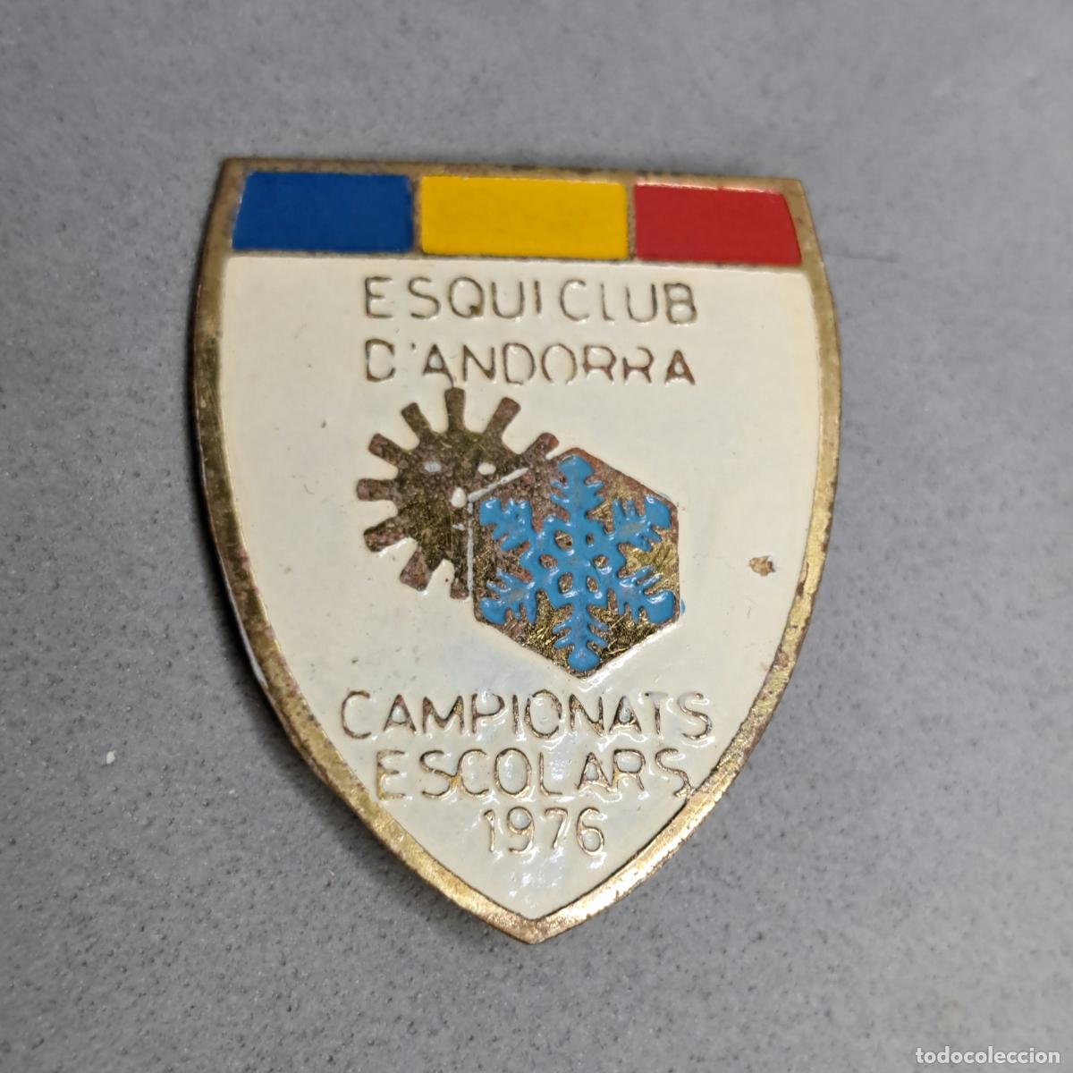Coleccionismo deportivo: Antigua insignia de alfiler, Esqu&iacute; Club d'Andorra. Campionats Escolars. 1976