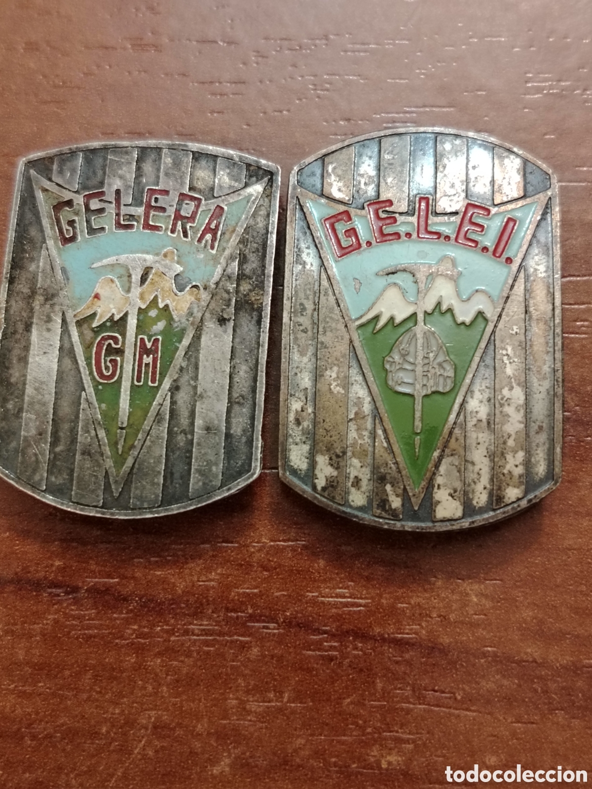 Coleccionismo deportivo: Dos insignias antiguas de monta&ntilde;a Gelera /Gelei