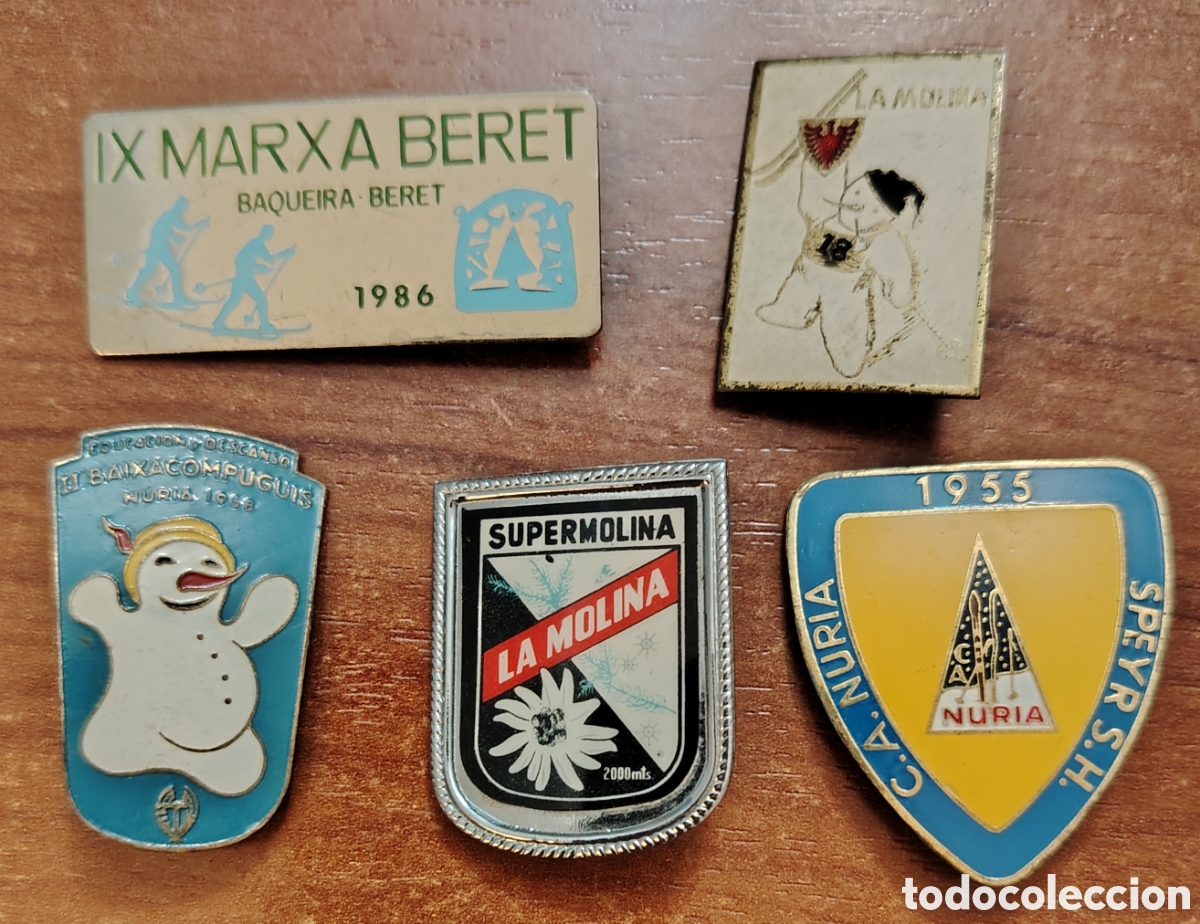Coleccionismo deportivo: Lote de insignias antiguas de monta&ntilde;a