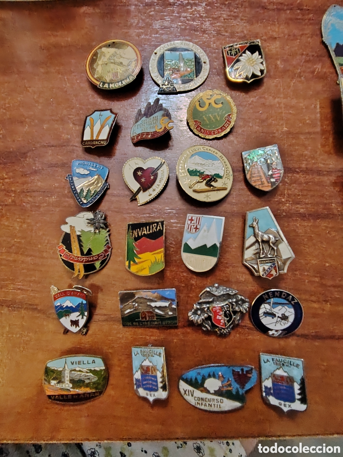 Coleccionismo deportivo: 22 insignias antiguas de monta&ntilde;a