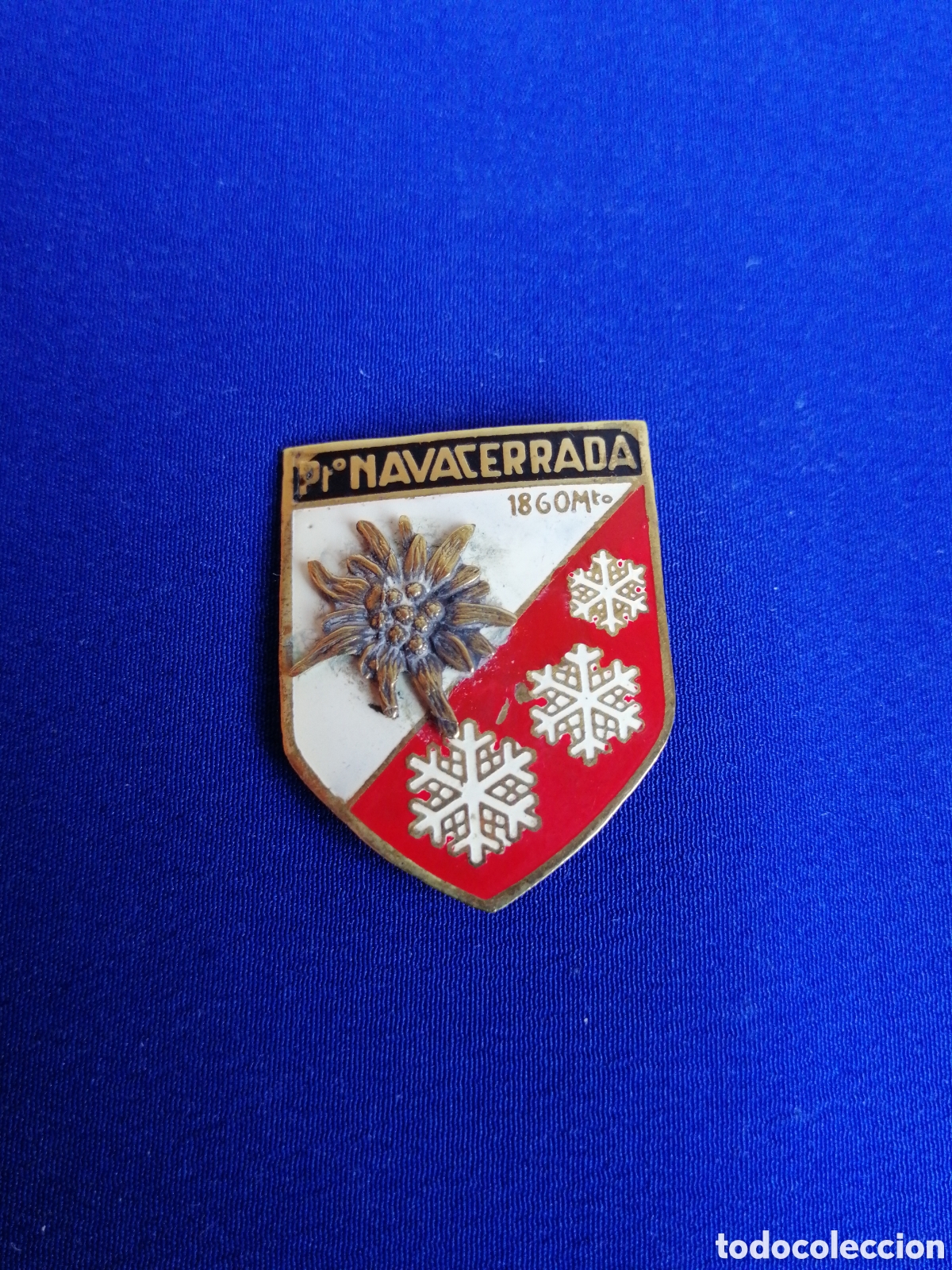 Coleccionismo deportivo: NAVACERRADA ESTACI&Oacute;N DE ESQU&Iacute; - 1860 METROS INSIGNIA DE ALFILER ANTIGUA