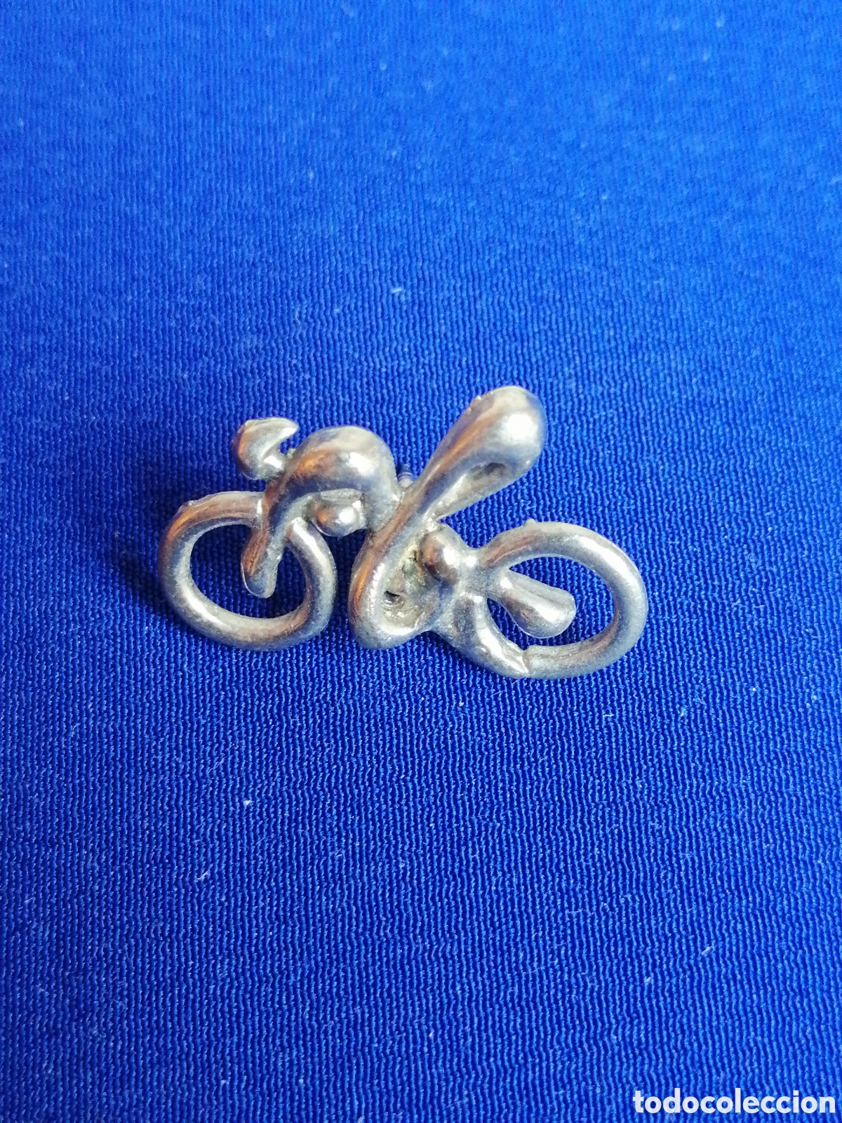 Coleccionismo deportivo: CICLISMO- CICLISTA COLOR PLATEADO PIN