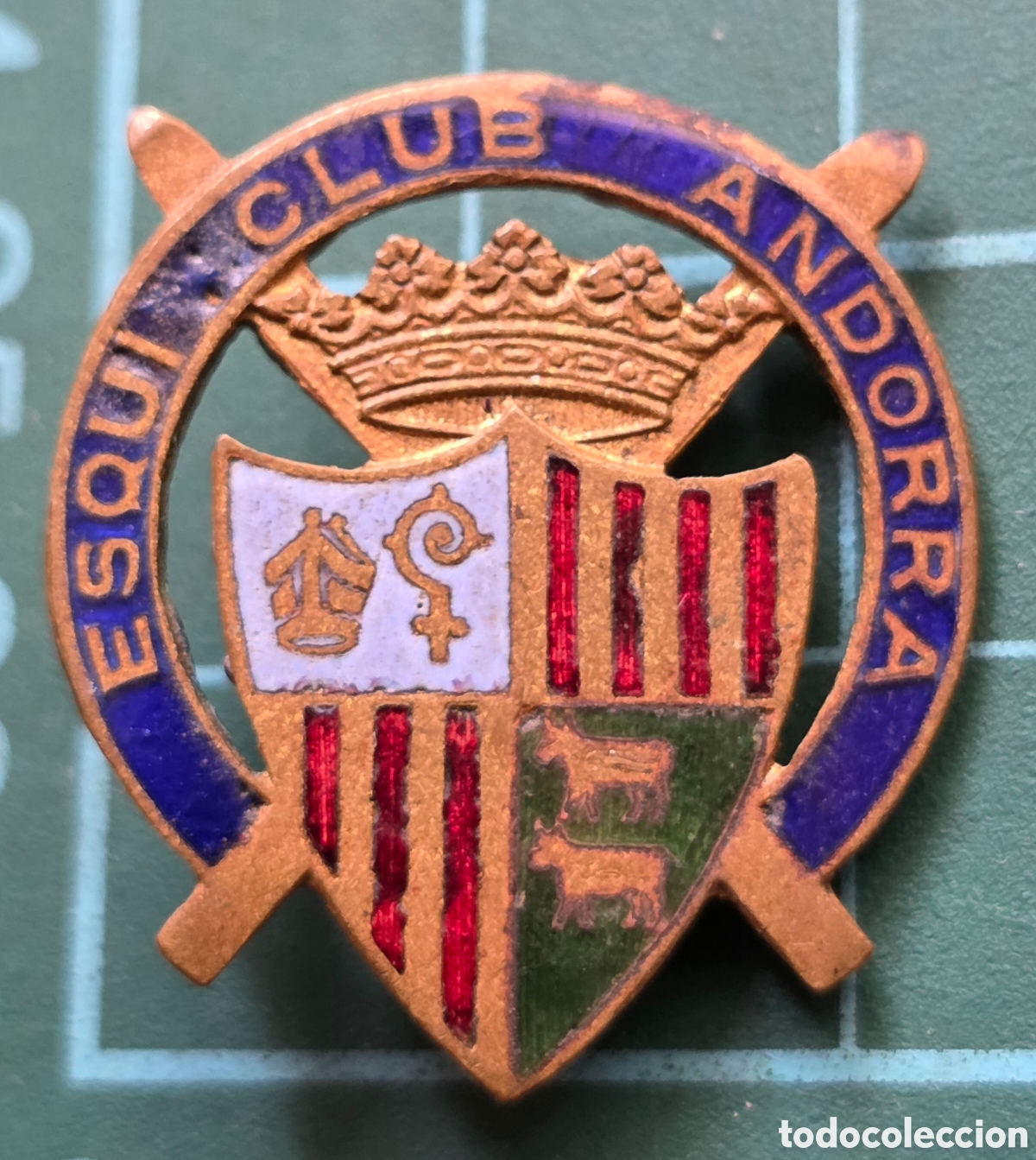 Coleccionismo deportivo: Antigua Insignia grande Esqu&iacute; Club Andorra - Deporte Principado Pirineos - Aguja Metal Esmalte