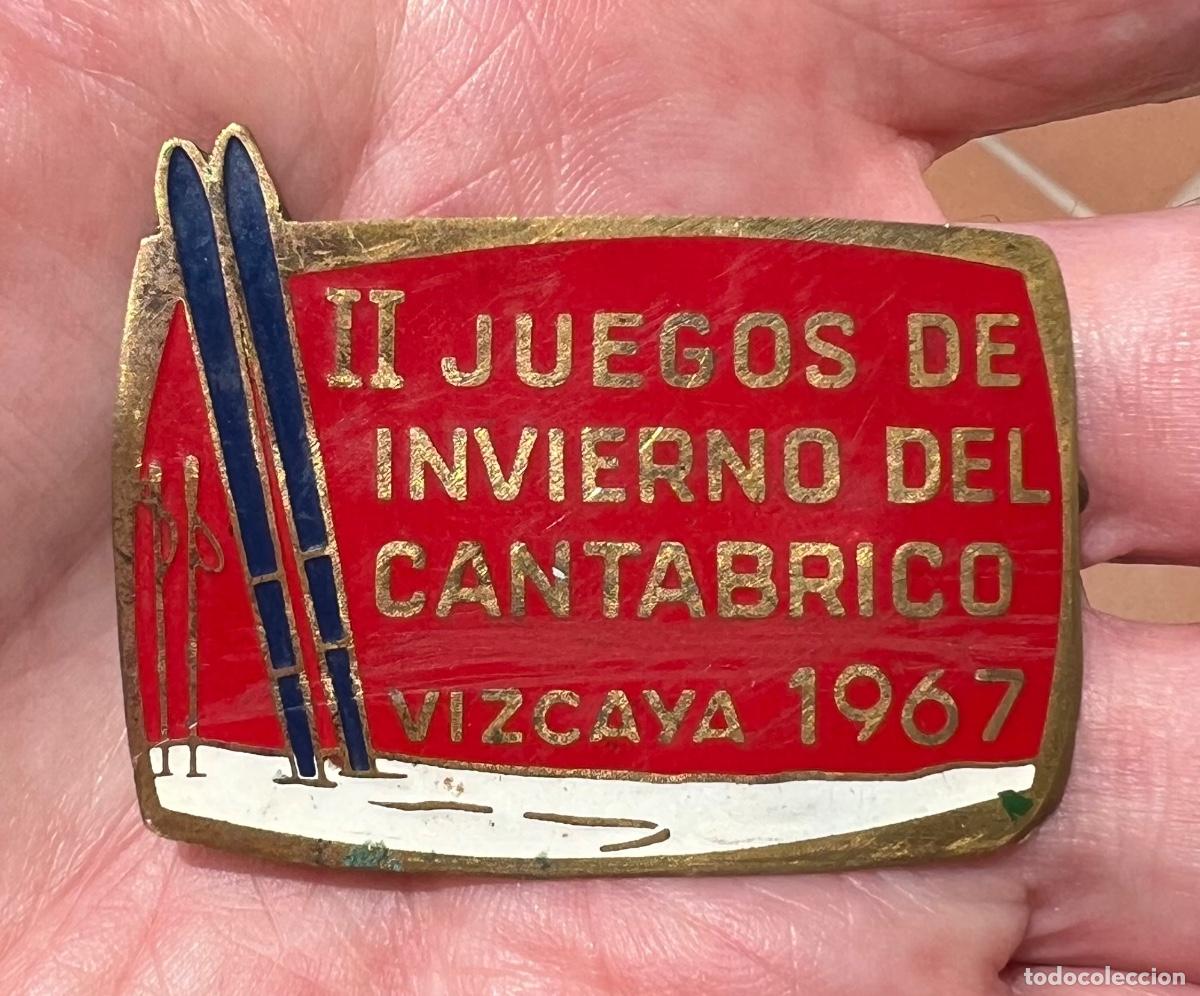 Coleccionismo deportivo: Chapa insignia II Juegos de Invierno del Cant&aacute;brico - Vizcaya 1967 - Esqu&iacute;