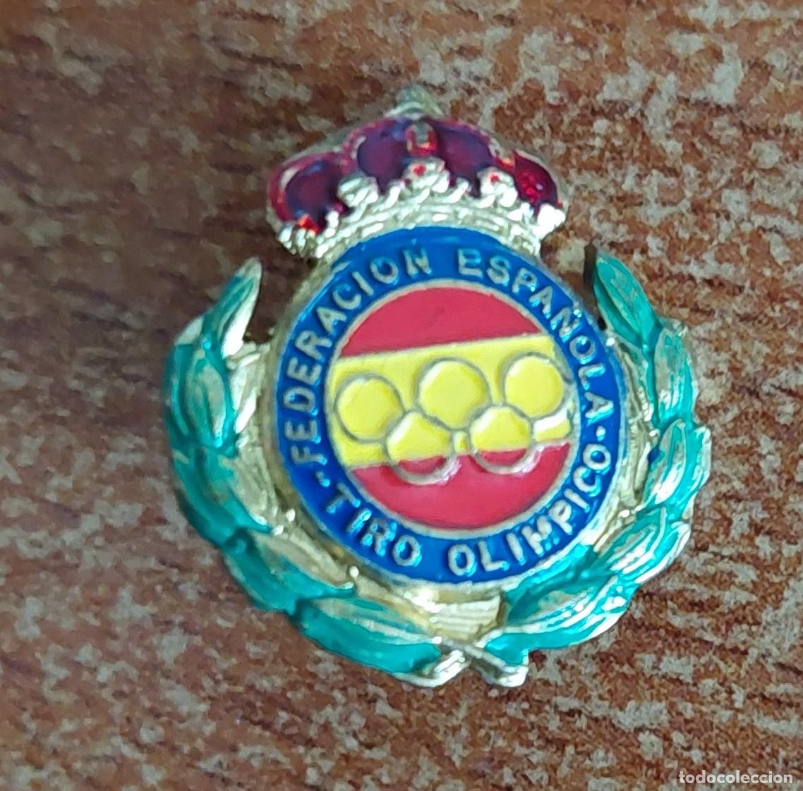 Coleccionismo deportivo: Insignia enganche Federaci&oacute;n Nacional Tiro Olimpico