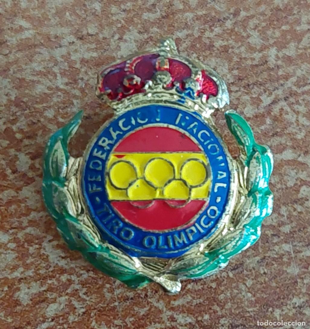 Coleccionismo deportivo: Insignia ojal Federaci&oacute;n Nacional Tiro Olimpico