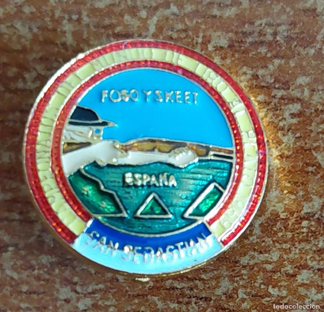 Coleccionismo deportivo: Insignia aguja Campeonato del Mundo de Tiro al plato 1969 San Sebasti&aacute;n