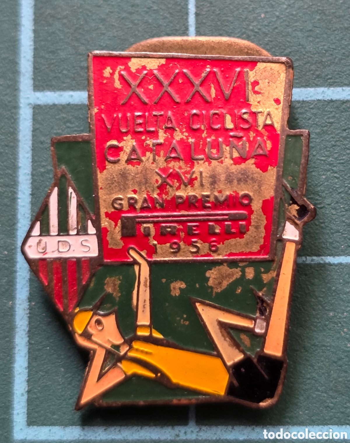 Coleccionismo deportivo: Insignia ojal XXXVI Vuelta Ciclista Catalu&ntilde;a XVI Gran Premio Pirelli 1956 Uni&oacute;n Deportiva Sants Bici