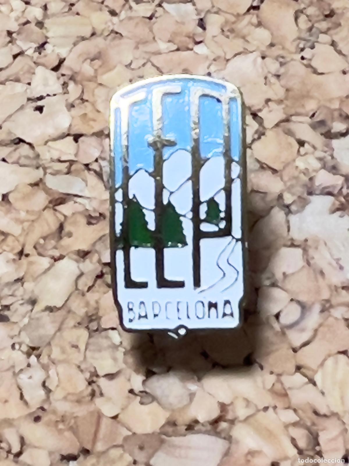 Coleccionismo deportivo: Insignia aguja deporte monta&ntilde;a invierno esqu&iacute; alpino excursi&oacute;n C E P BARCELONA