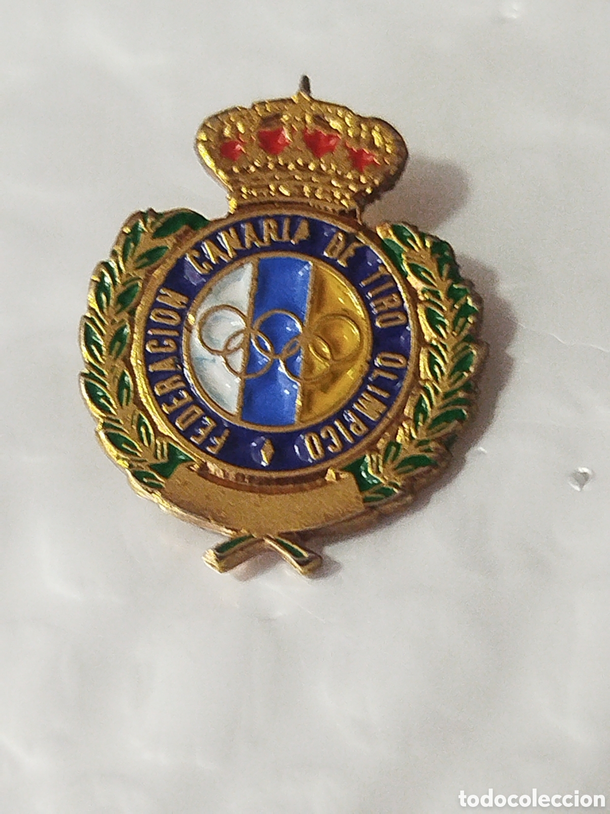 Coleccionismo deportivo: INSIGNIA DE TIRO.FEDERACION CANARIA DE TIRO OLIMPICO