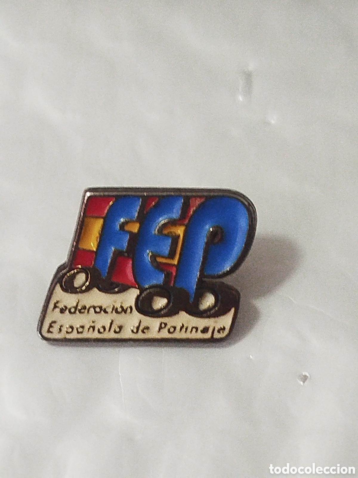 Coleccionismo deportivo: INSIGNIA DE DEPORTES.FEDERACION ESPA&Ntilde;OLA DE PATINAJE