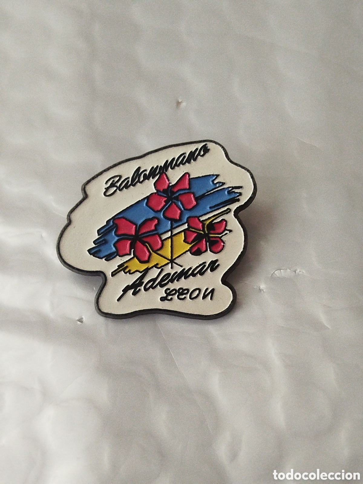 Coleccionismo deportivo: INSIGNIA DE BALONMANO.CLUD BALONMANO ADEMAR LEON