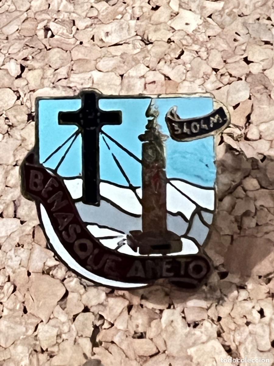 Coleccionismo deportivo: Insignia solapa deporte esqu&iacute; monta&ntilde;ero excursionista alpinista escalada BENASQUE ANETO 3404