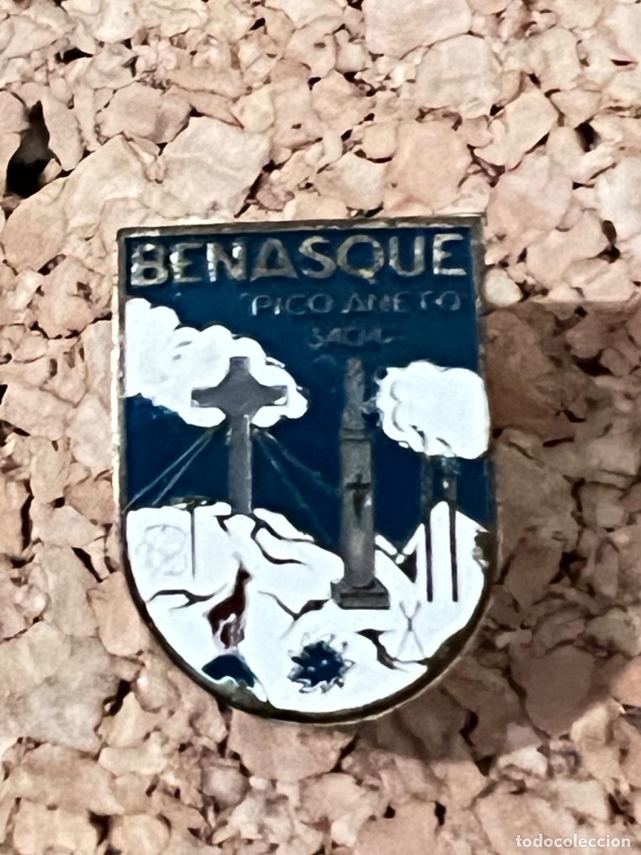 Coleccionismo deportivo: Insignia aguja deporte esqu&iacute; monta&ntilde;ero excursionista alpinista escalada BENASQUE PICO ANETO