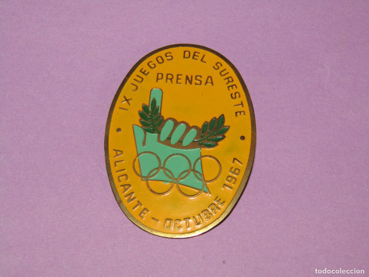 Coleccionismo deportivo: Antigua Placa Identificativa de PRENSA Imperdible de IX JUEGOS DEL SURESTE en Alicante del A&ntilde;o 1967