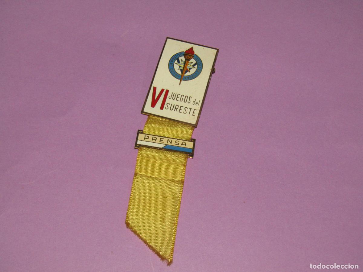 Coleccionismo deportivo: Antigua Placa Identificativa de PRENSA Imperdible de VI JUEGOS DEL SURESTE en Alicante del A&ntilde;o 1970