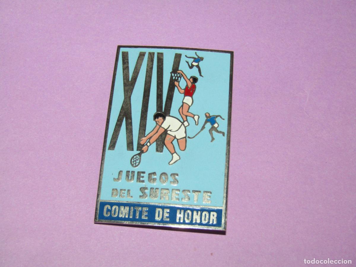 Coleccionismo deportivo: Antigua Placa Identificativa COMIT&Eacute; HONOR con Imperdible XIV JUEGOS DEL SURESTE en Alicante A&ntilde;o 1972