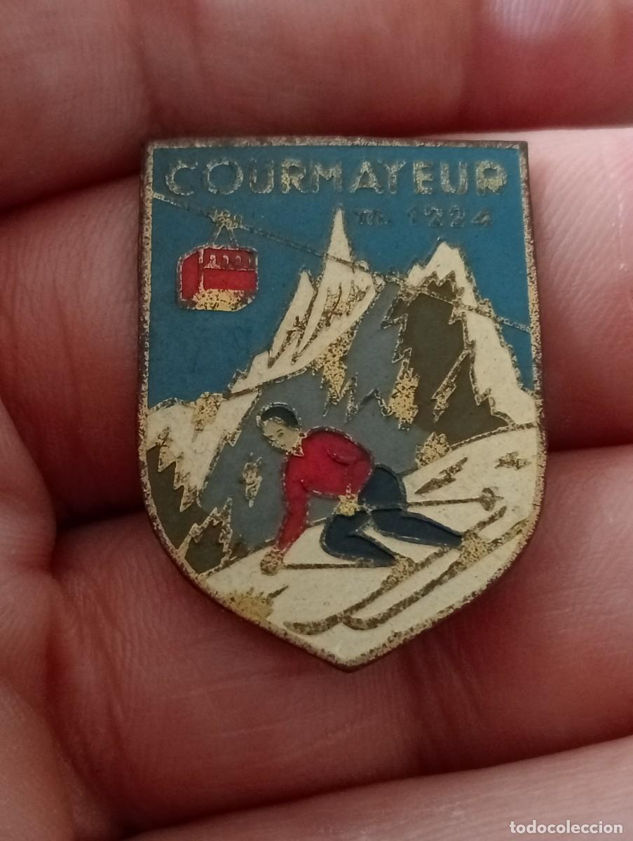 Coleccionismo deportivo: INSIGNIA COURMAYEUR 3,5 x 2,5 cmtos COURMAYEUR ALPES MONTA&Ntilde;A ESQUI ALPINISMO MONTA&Ntilde;ISMO SKY