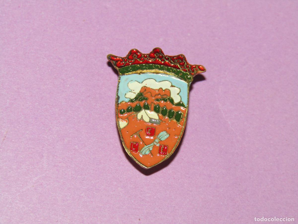 Coleccionismo deportivo: Antigua Insignia de Solapa en Lat&oacute;n del CEE CENTRO EXCURSIONISTA ELDENSE de Elda - Foto 3
