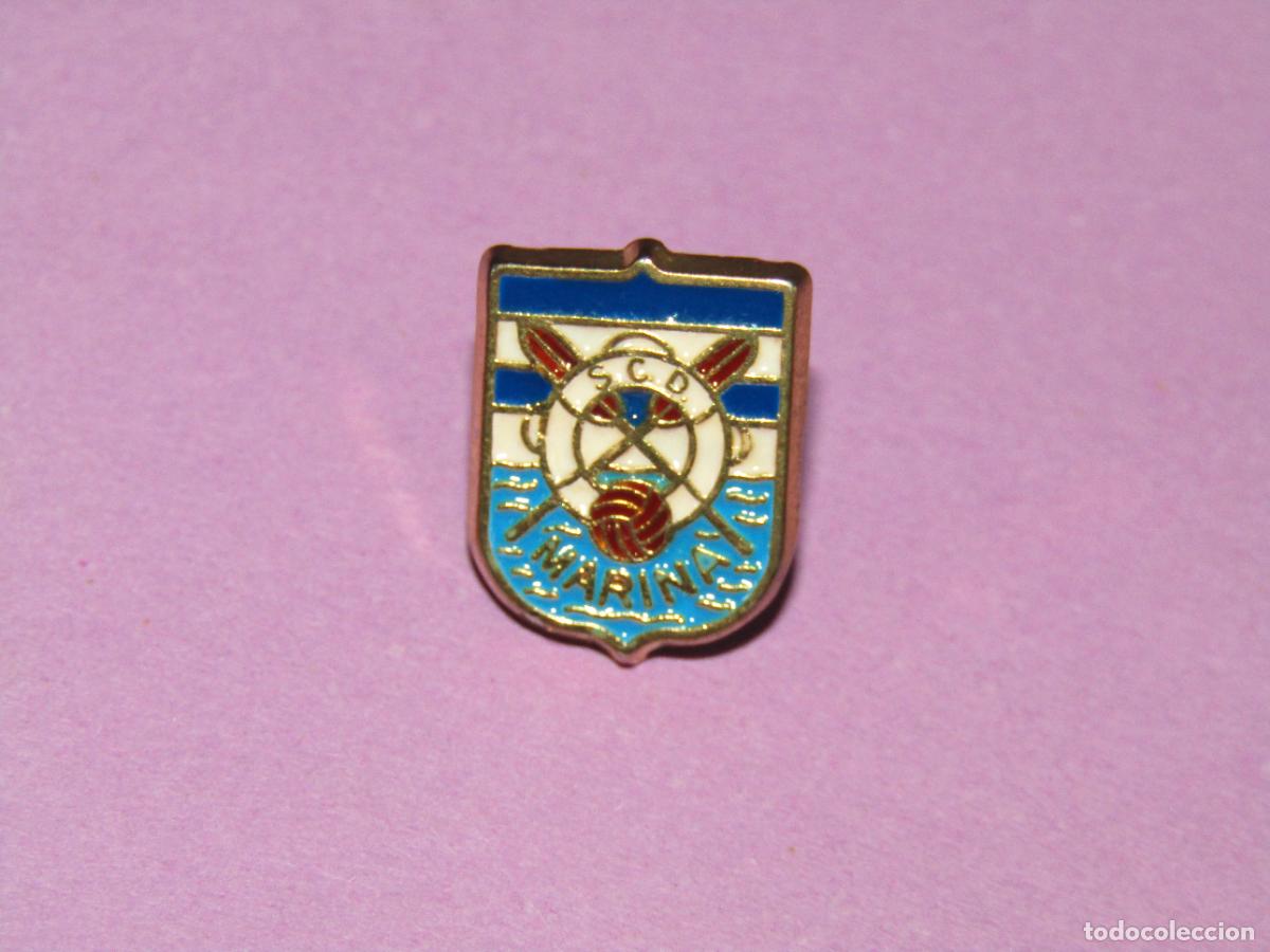 Coleccionismo deportivo: Antigua Insignia de Solapa en Lat&oacute;n S.C.D. Sociedad Cultural Deportiva Marina de Alicante