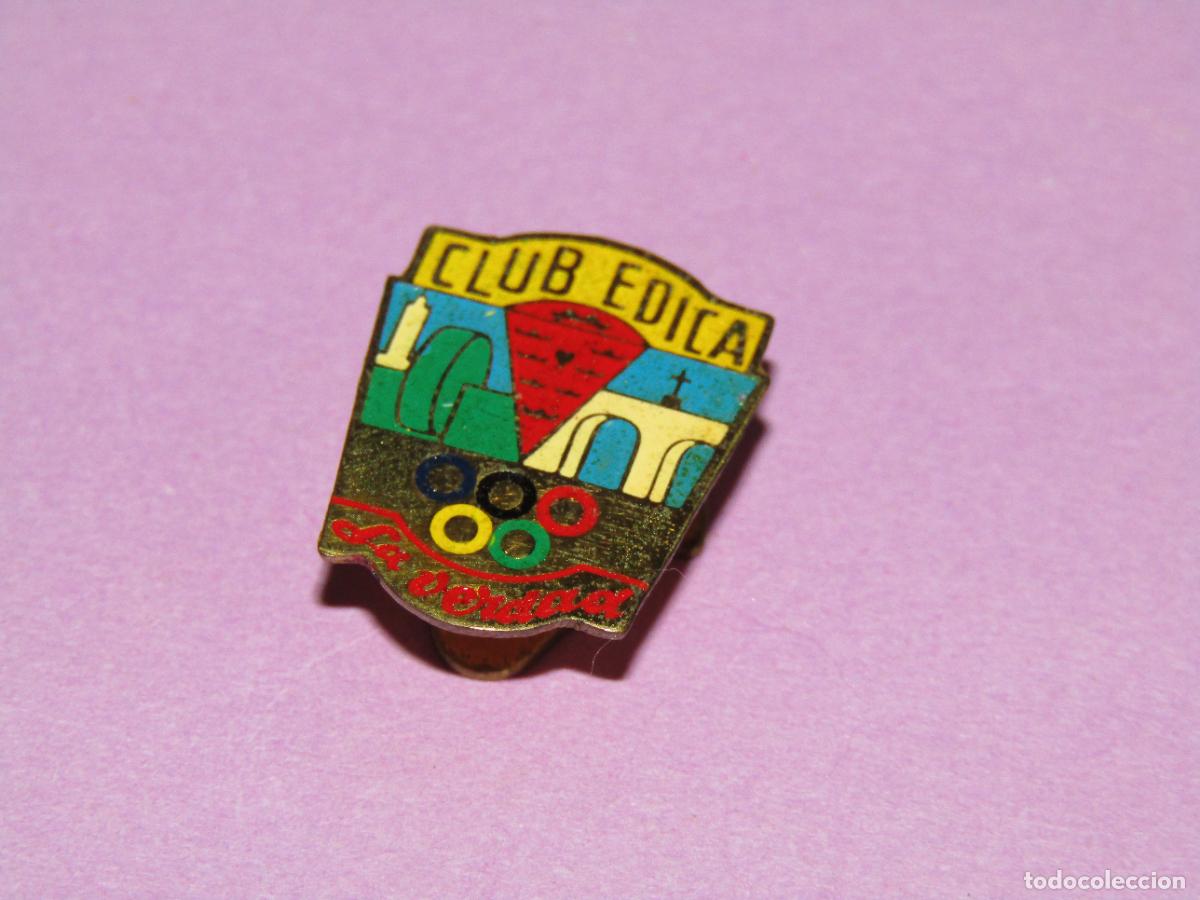 Coleccionismo deportivo: Antigua Insignia de Solapa en Lat&oacute;n del CLUB EDICA de LA VERDAD de Murcia