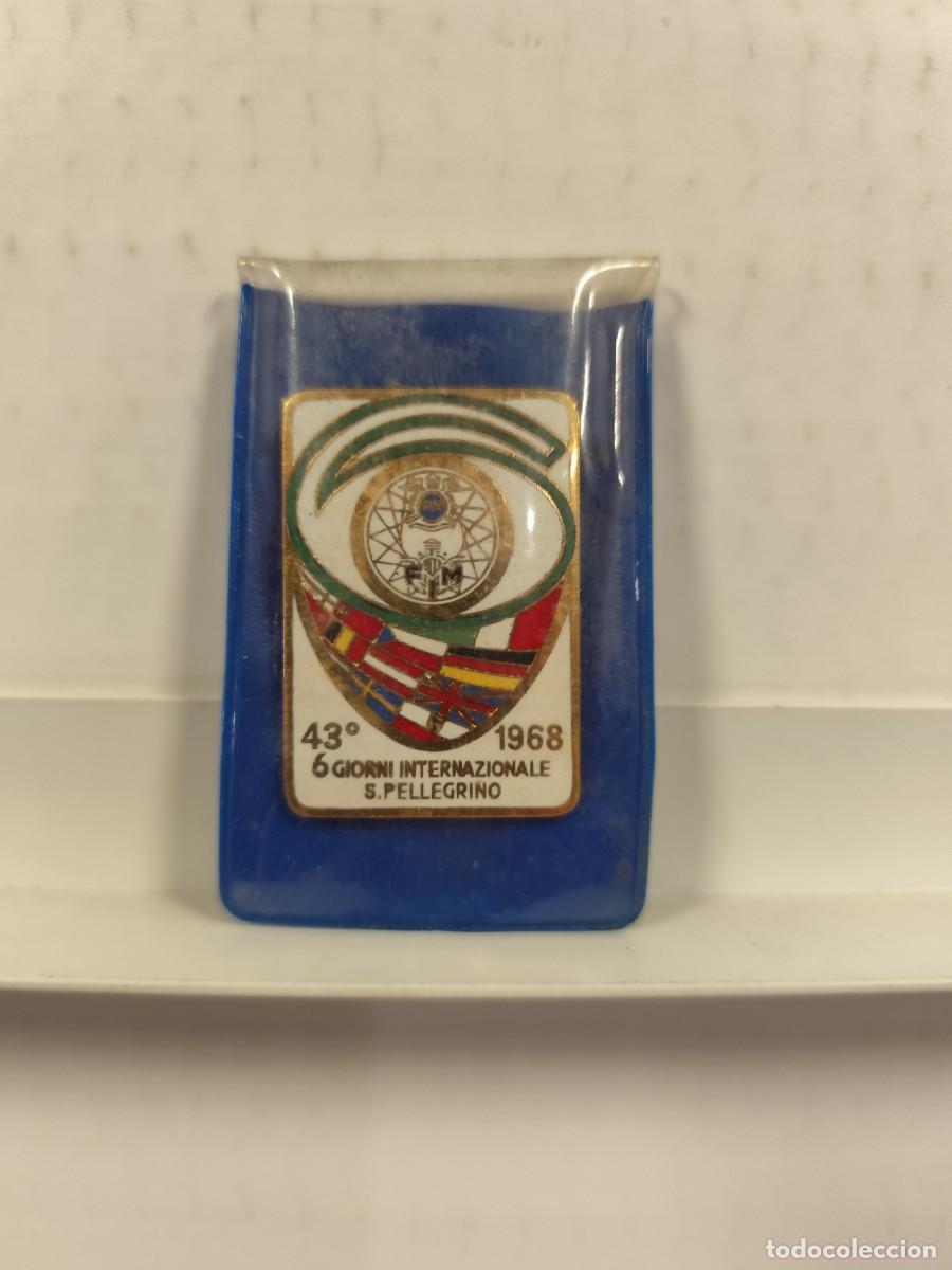 Coleccionismo deportivo: PIN METALICO CONMEMORATIVO 43 GIORNO INTERNAZIONALE DEL PELLEGRINO, ITALIA. A&Ntilde;O 1968 MOTOCICLISMO