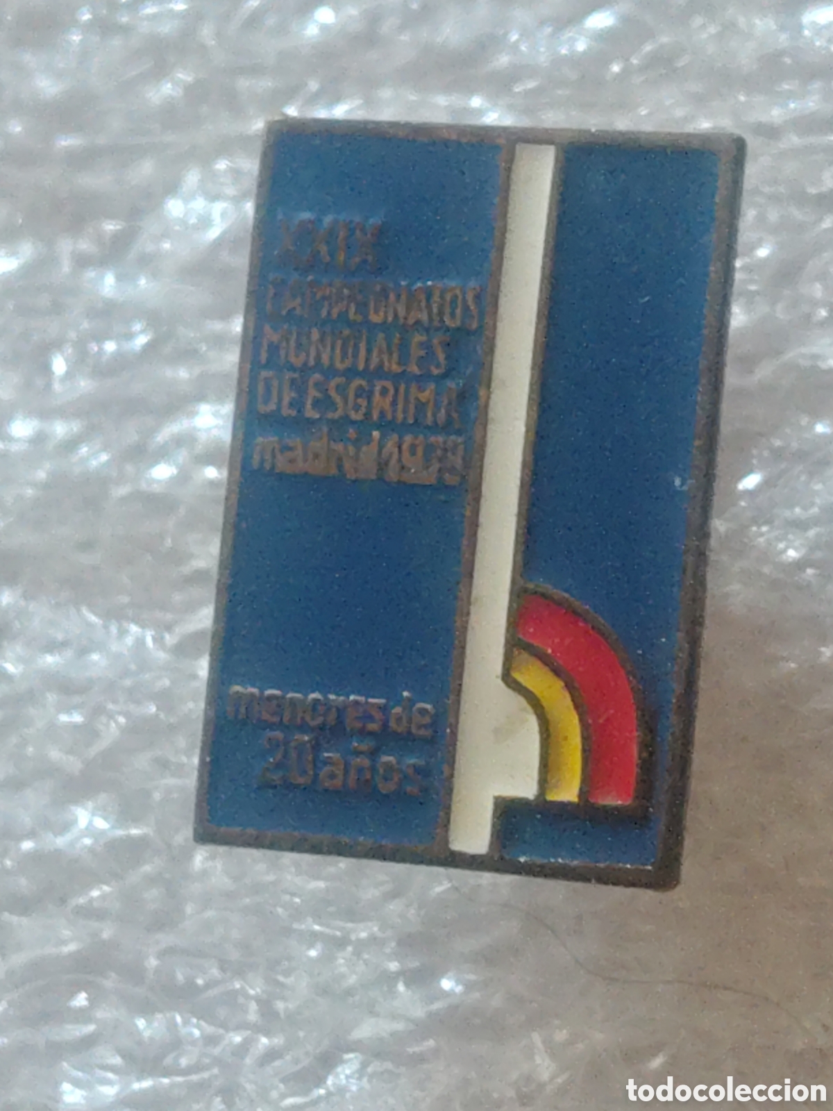 Coleccionismo deportivo: PIN OJAL, CAMPEONATO ESGRIMA MADRID 1978