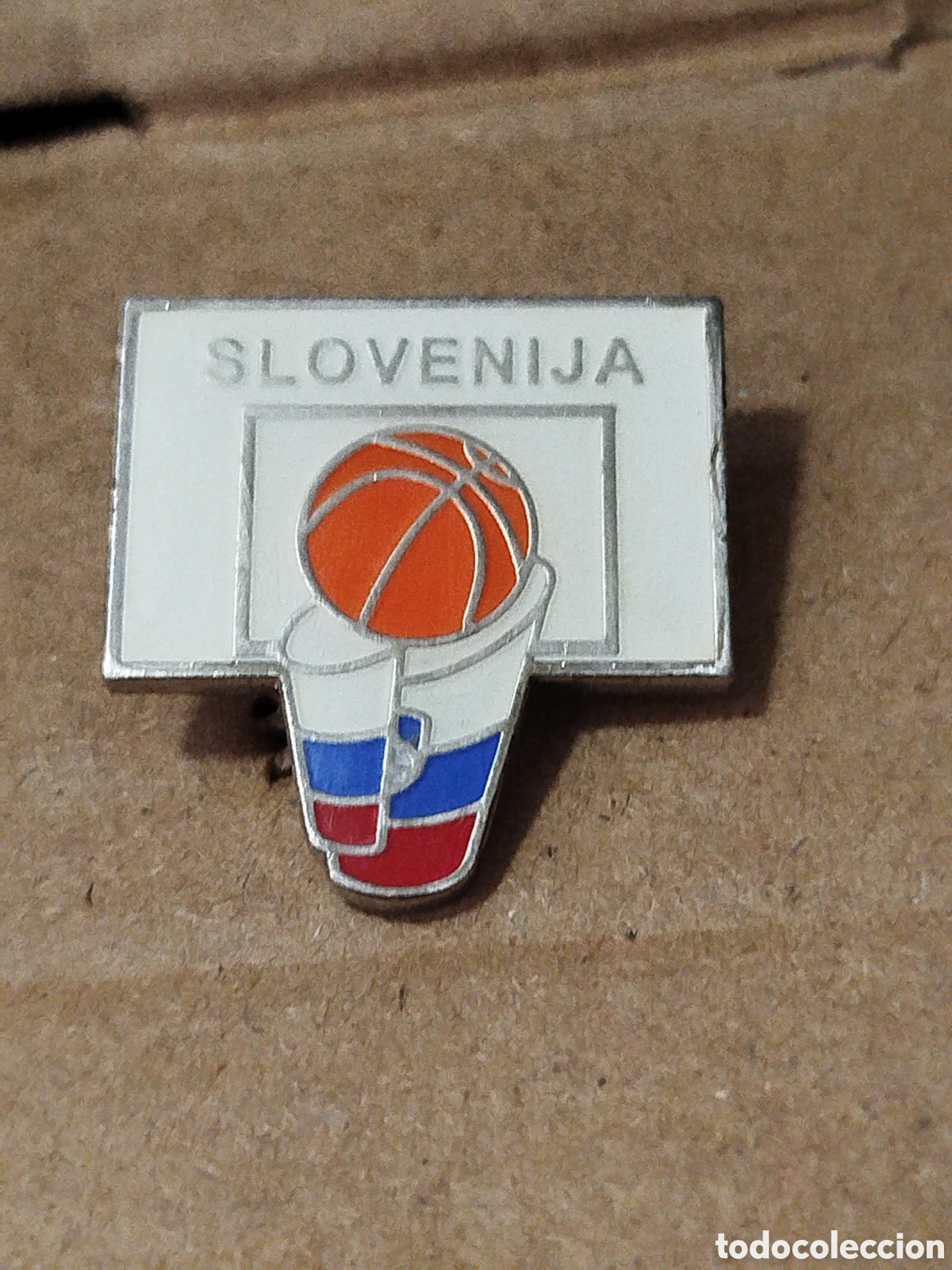Coleccionismo deportivo: PINS DE BASKET FEDERACI&Oacute;N ESLOVENA DE BASKET