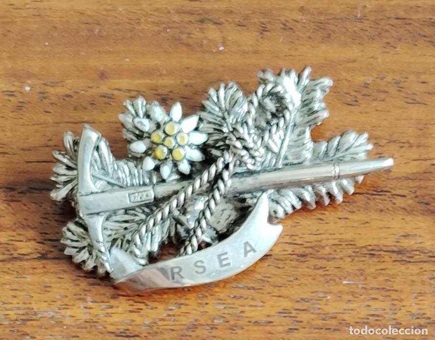 Coleccionismo deportivo: INSIGNIA DE ALFILER DE LA REAL SOCIEDAD ESPA&Ntilde;OLA DE ALPINISMO - PE&Ntilde;ALARA.-ENVIO INCLUIDO
