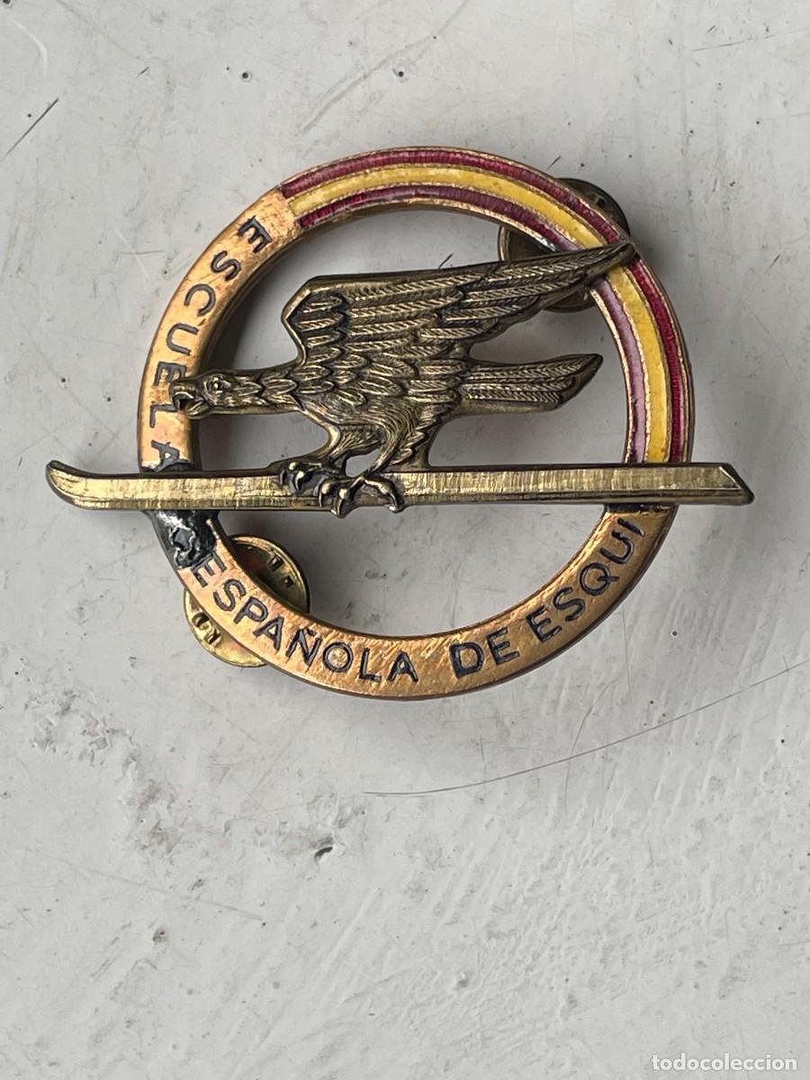 Coleccionismo deportivo: Insignia de cobre de la Escuela Espa&ntilde;ola de Esqu&iacute; Navacerrada