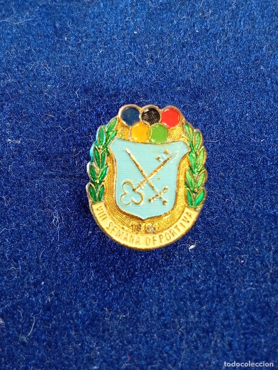 Coleccionismo deportivo: PIN BROCHE SEMANA DEPORTIVA A&Ntilde;O 1966 EL PRAT DE LLOBREGAT,LA SEDA,ATLETISMO BARCELONA.