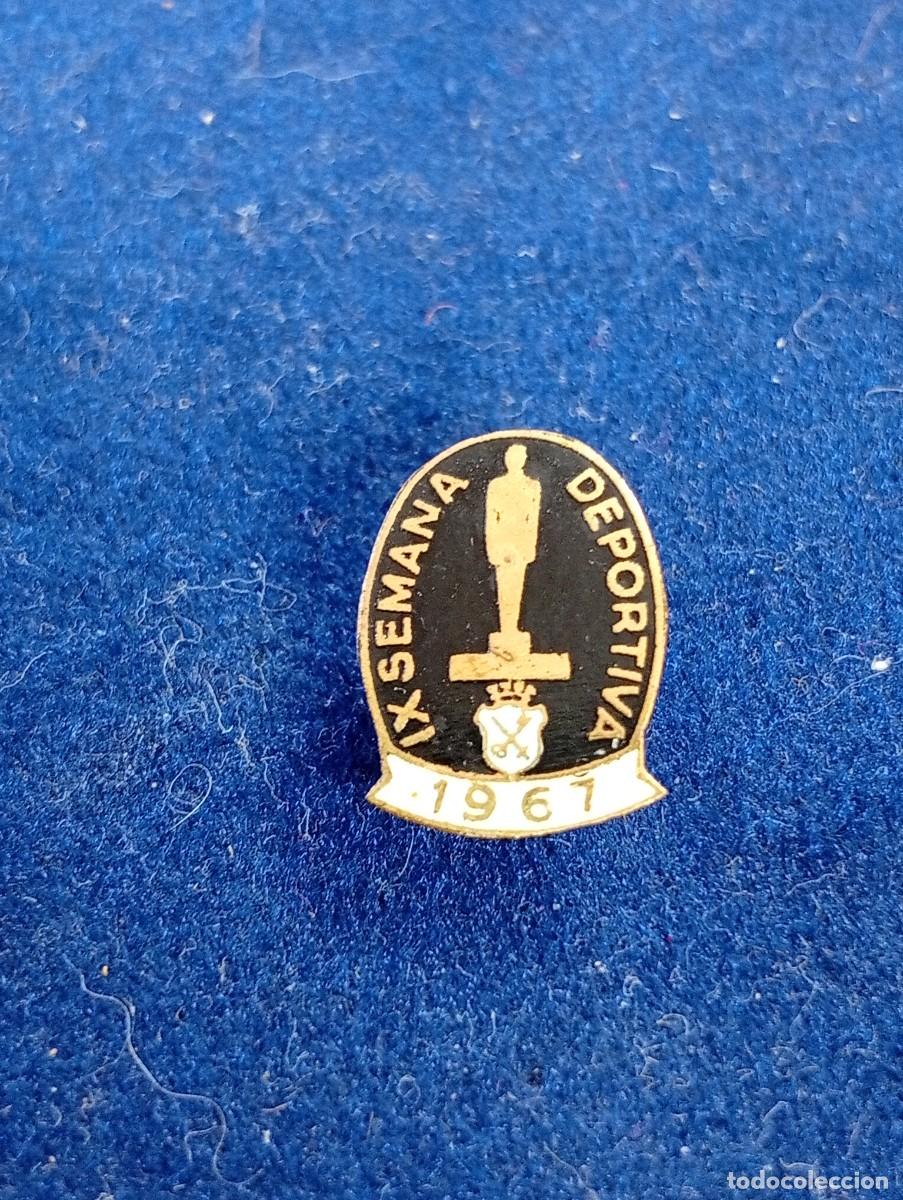 Coleccionismo deportivo: PIN BROCHE SEMANA DEPORTIVA A&Ntilde;O 1967 EL PRAT DE LLOBREGAT,LA SEDA,ATLETISMO BARCELONA.