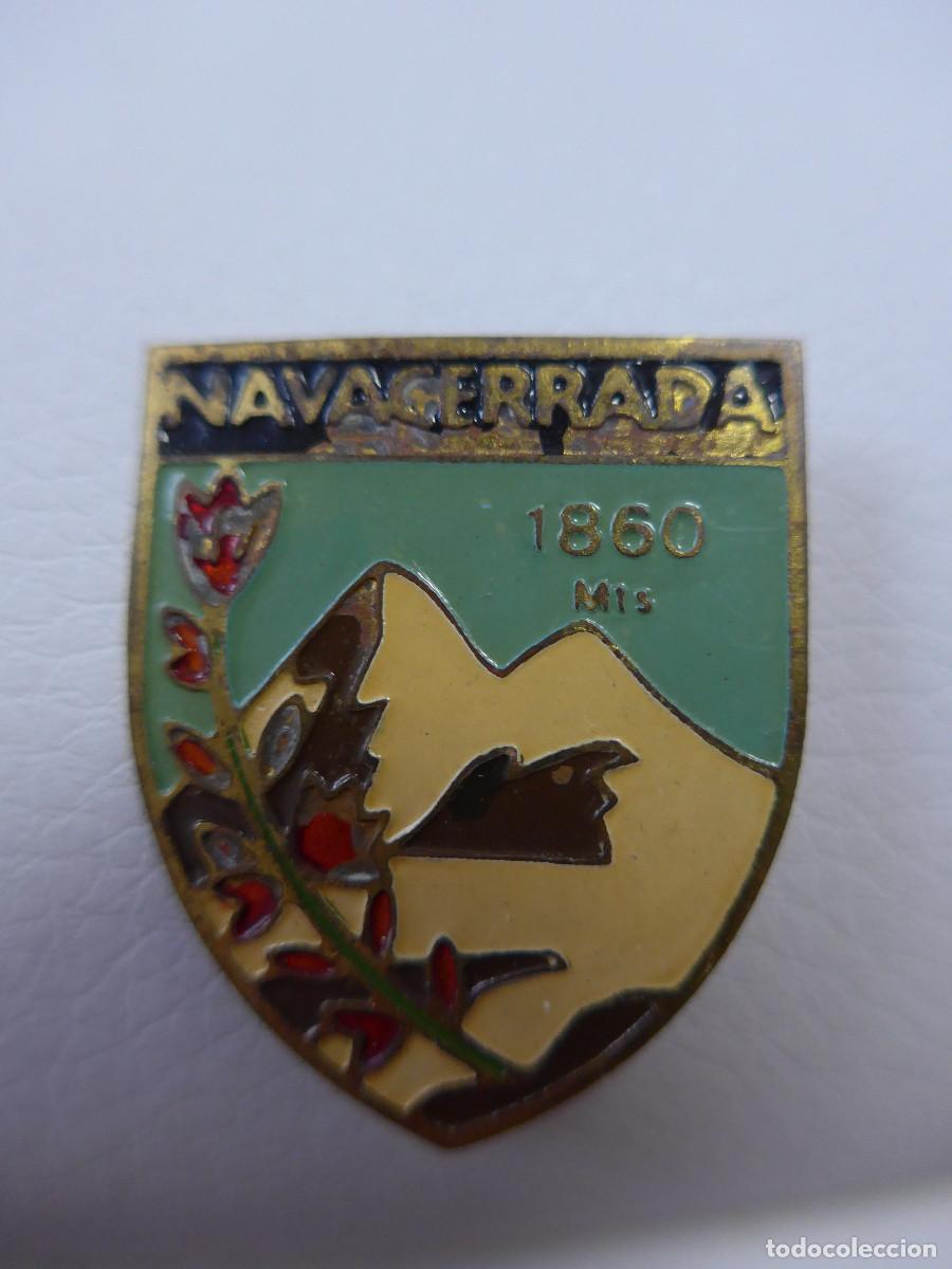 Coleccionismo deportivo: PIN BROCHE INSIGNIA DEL PUERTO DE ESQUI DE NAVACERRADA 1860 MTS