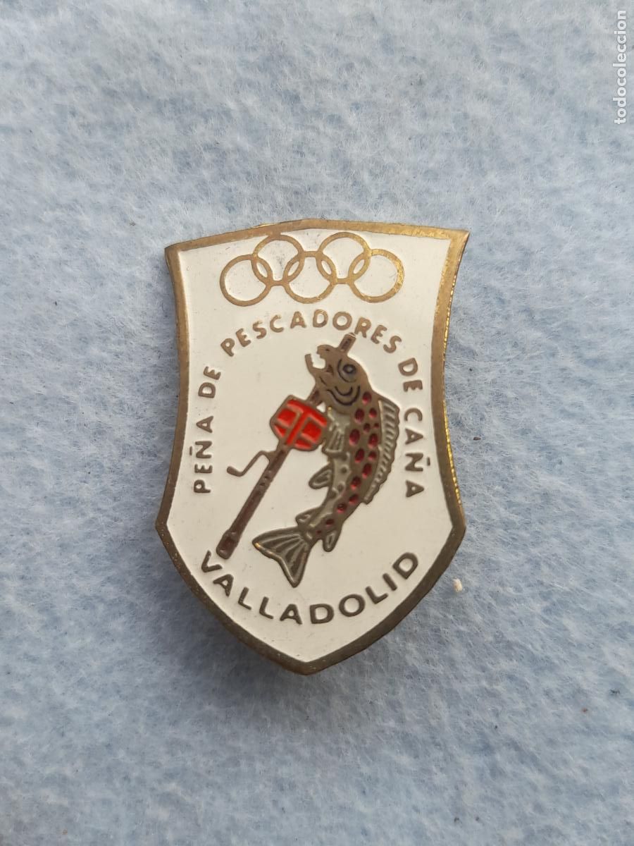 Coleccionismo deportivo: Insignia Pe&ntilde;a de Pescadores de ca&ntilde;a Valladolid.