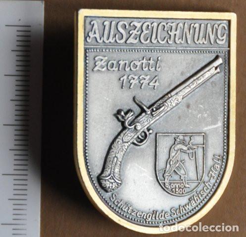 Coleccionismo deportivo: INSIGNIA DE ALFILER DE UNA ASOCIACI&Oacute;N DE TIRO