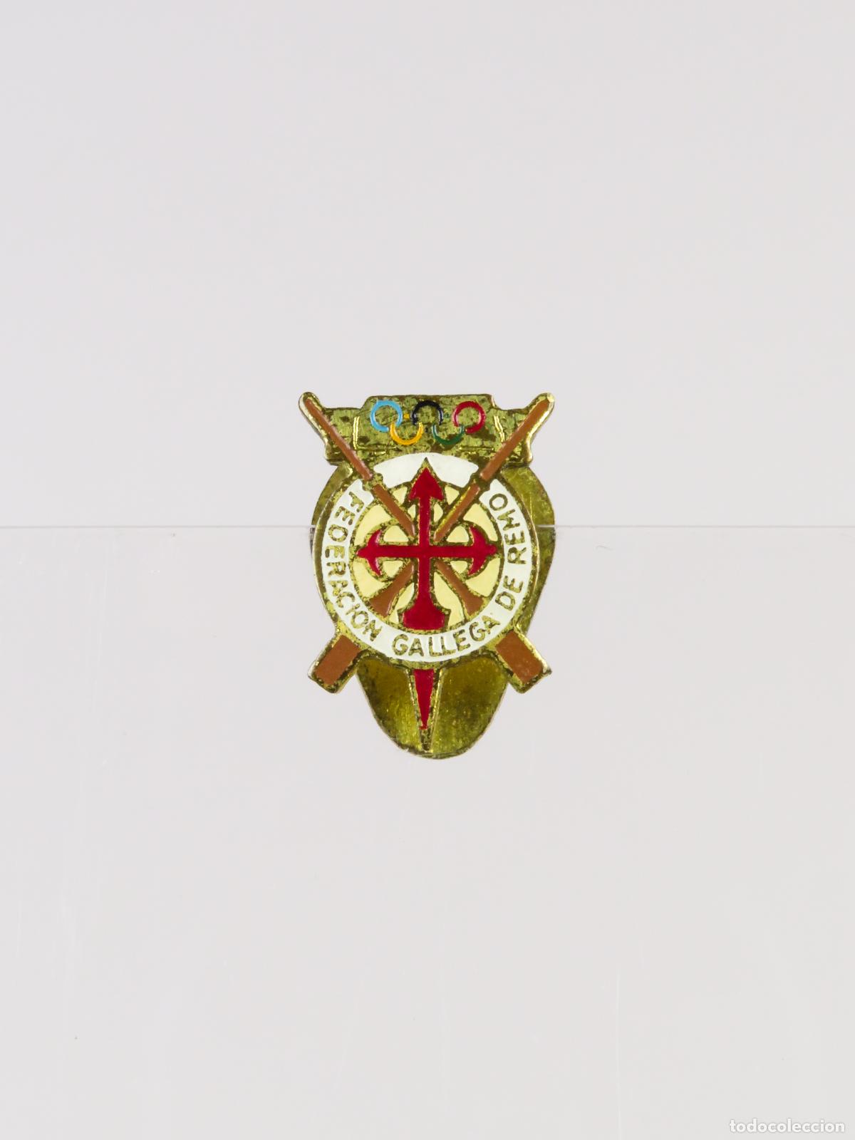 Coleccionismo deportivo: Pin Federaci&oacute;n Gallega de Remo Olimpiadas metal plateado primera mitad S XX