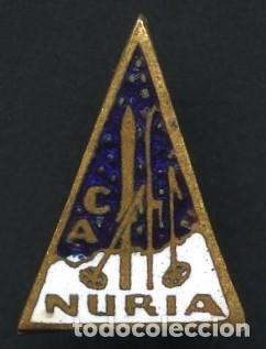 Coleccionismo deportivo: ESQU&Iacute;, INSIGNIA ESMALTADA, PIN ANTIGUO, NURIA
