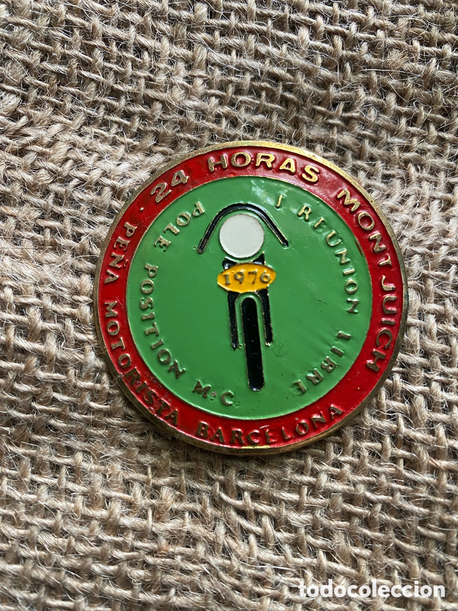 Coleccionismo deportivo: Pin broche esmaltado pe&ntilde;a motorista Barcelona 1976
