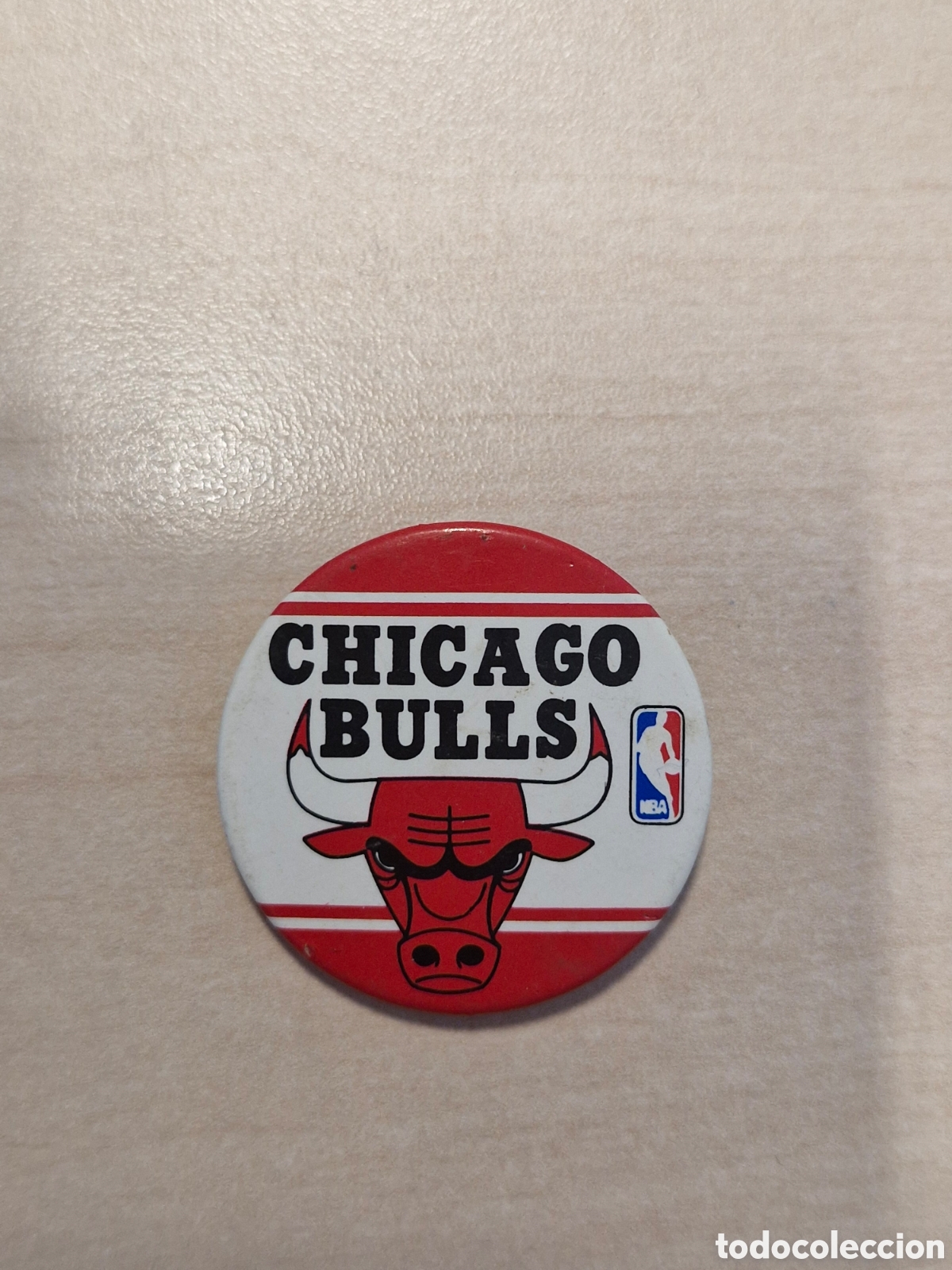 Coleccionismo deportivo: CHAPA CON IMPERDIBLE - CHICAGO BULLS - LOGO DE EQUIPO DE LA NBA - BALONCESTO EEUU DEPORTE