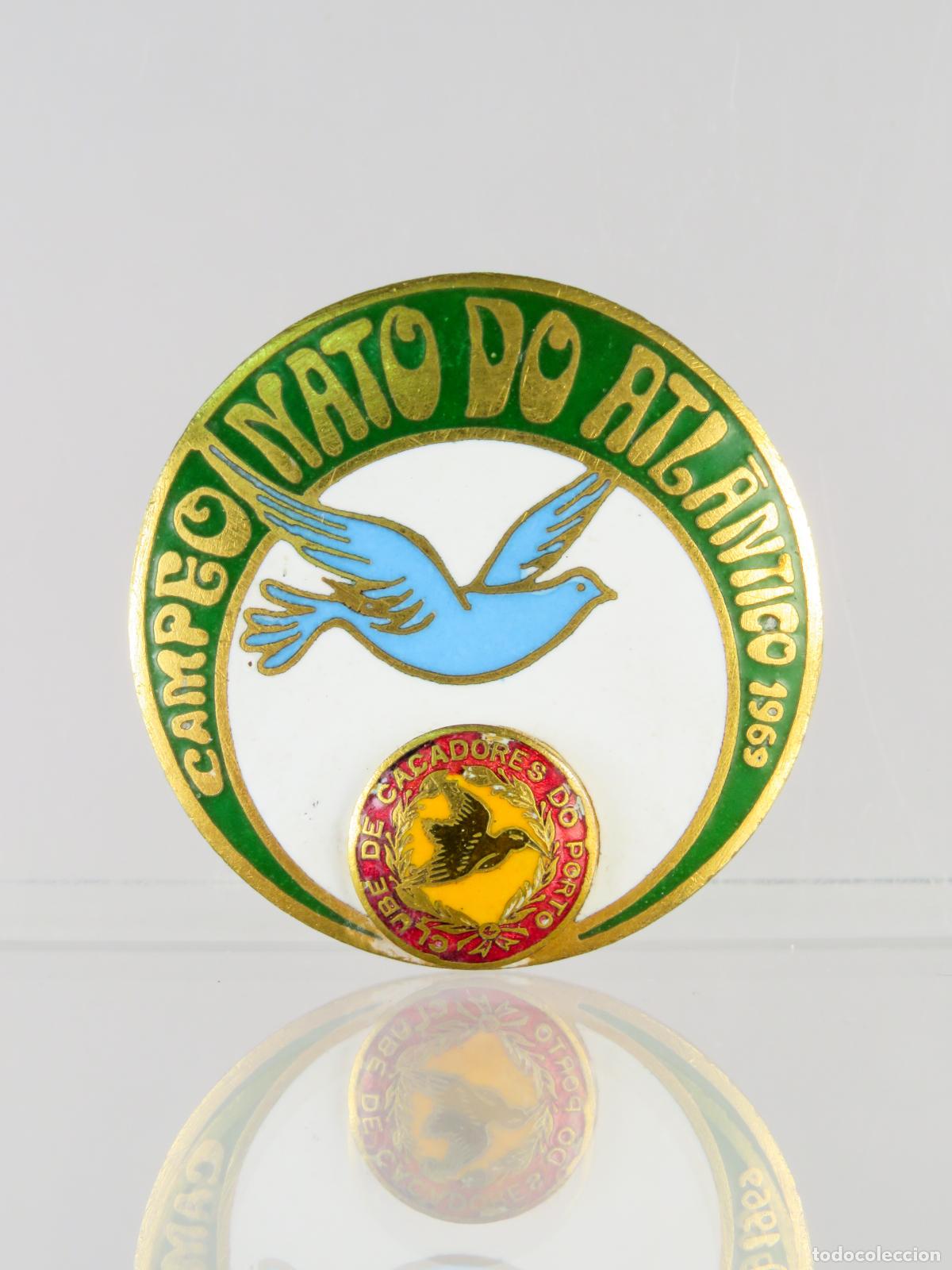 Coleccionismo deportivo: Alfiler solapa Club Ca&ccedil;adores Porto Portugal caza Campeonato Atl&aacute;ntico 1969 metal esmalte