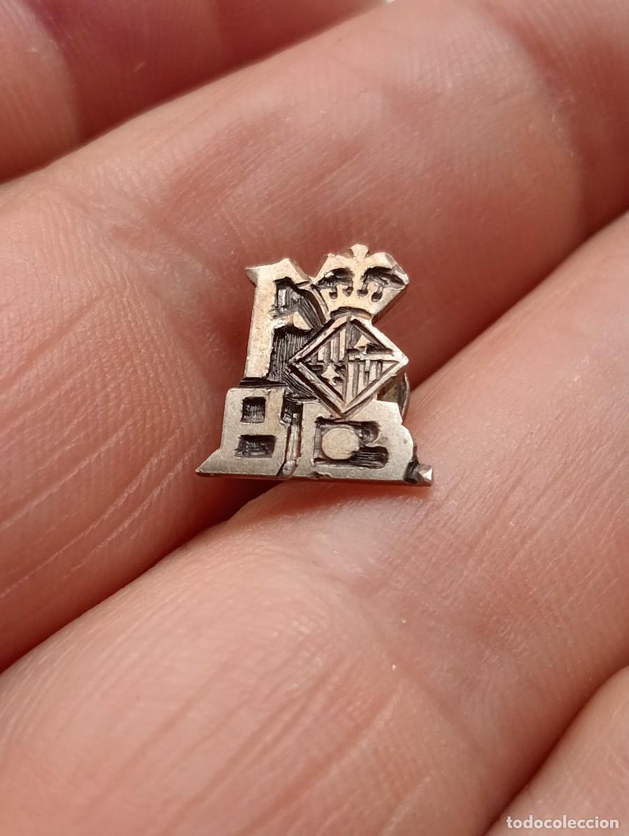 Coleccionismo deportivo: INSIGNIA PLATA FEDERACI&Oacute;N BALONCESTO BARCELONA PINS SOLAPA BASKET
