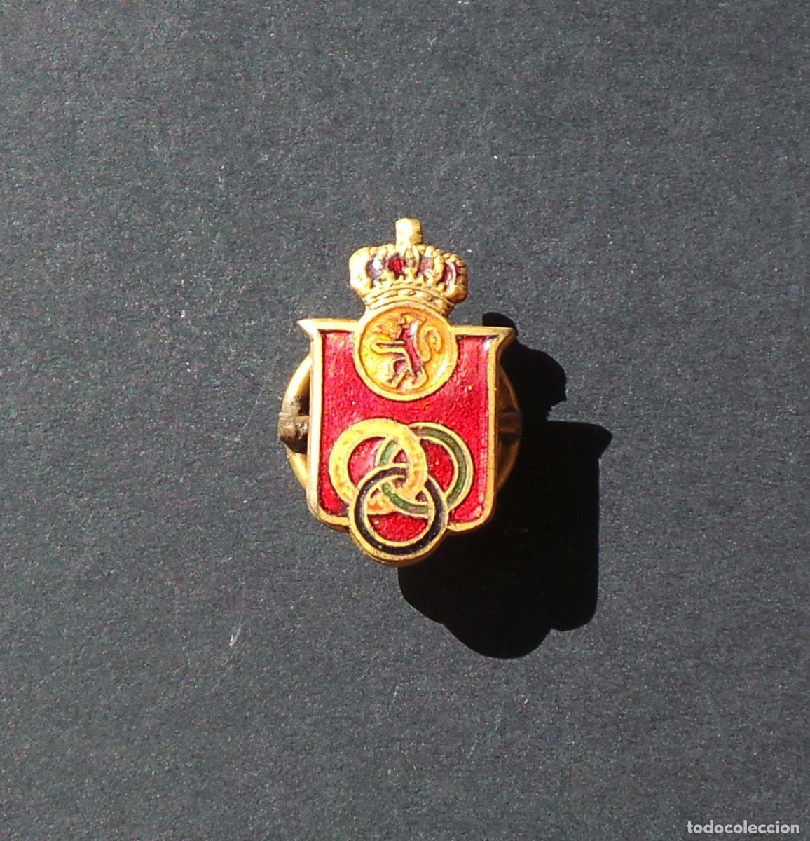 Sports collectibles: INSIGNIA O PIN DE SOLAPA DE LA REAL FEDERACI&Oacute;N ESPA&Ntilde;OLA DE ATLETISMO (RFEA).