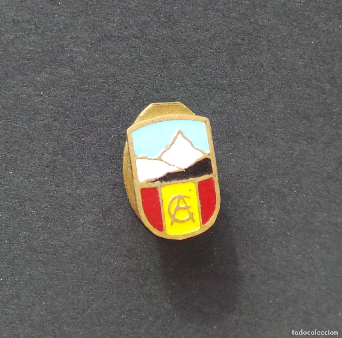 Collezionismo sportivo: INSIGNIA ORIGINAL DEL CLUB ALPINO ESPA&Ntilde;OL. ANTIGUA, IDEAL COLECCIONISMO DE MONTA&Ntilde;A.