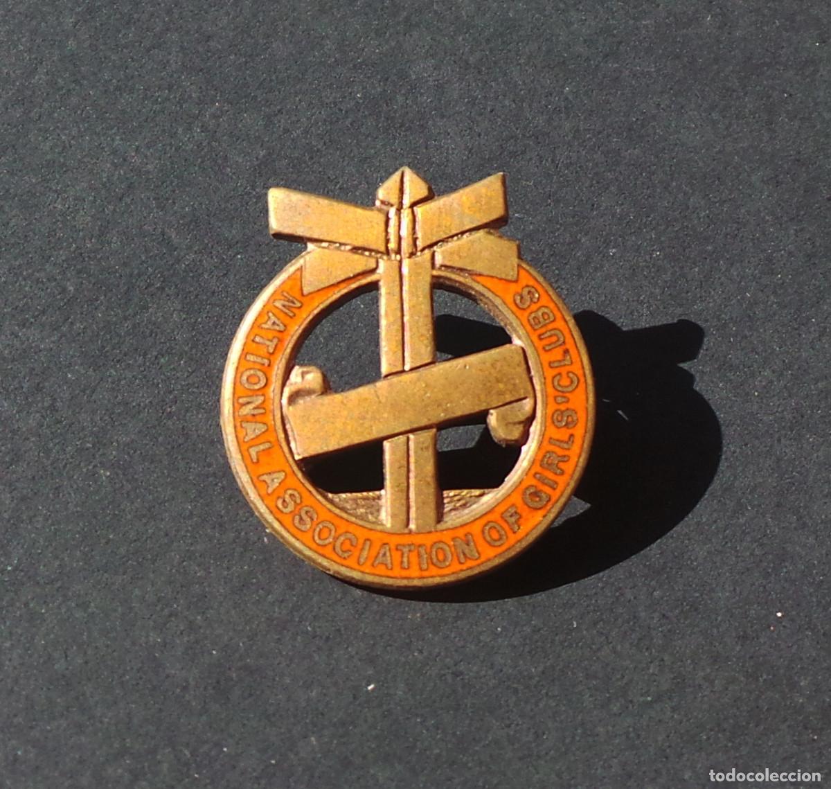Collezionismo sportivo: INSIGNIA VINTAGE NATIONAL ASSOCIATION OF GIRLS' CLUBS. APOYO A CLUBES JUVENILES FEMENINOS